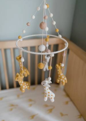 Giraffe nursery: Giraffe baby mobile